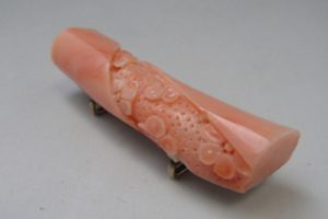 桃珊瑚帯留め