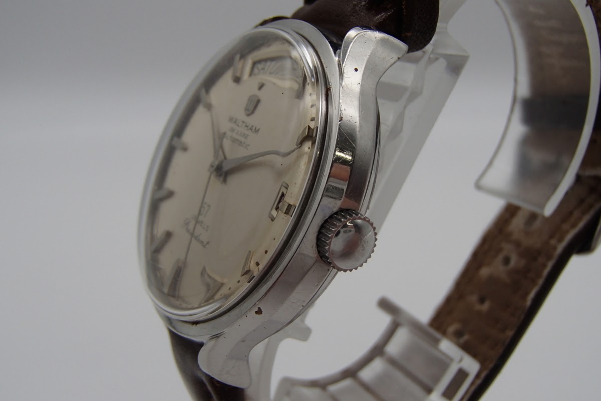 ウォルサム　WALTHAM DE LUXE　57石　自動巻き　デイデイト　腕時計　メンズ横から