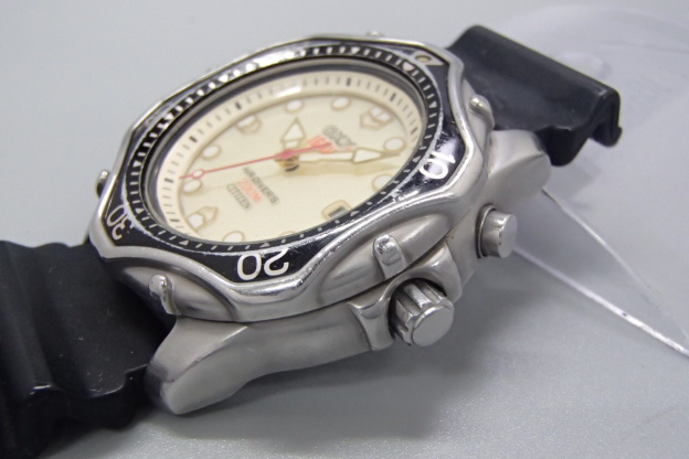 シチズン　腕時計　エアダイバーズ　6218-L12228　OXY　デイト　QZ　リューズ