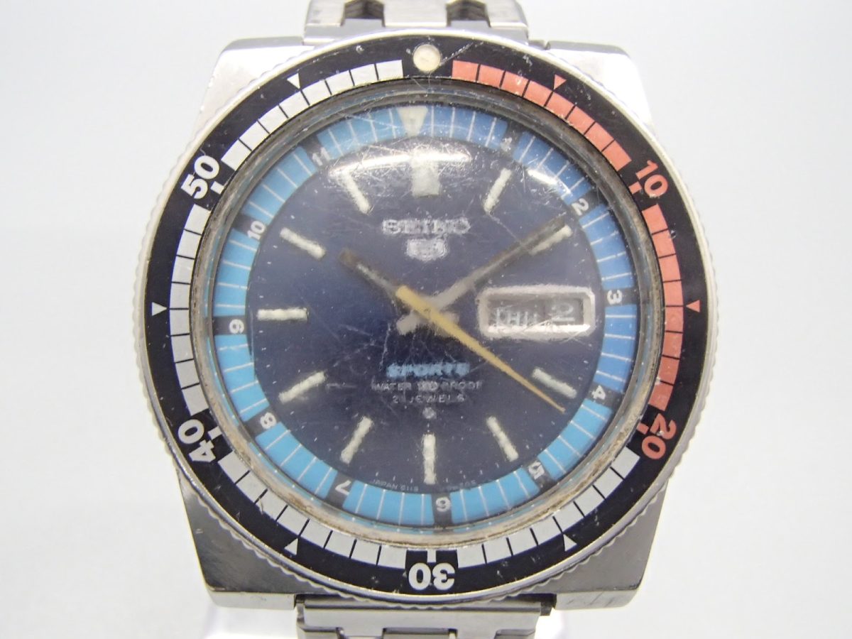 SEIKO 5 SPORTS　21石自動巻きカラーベゼル