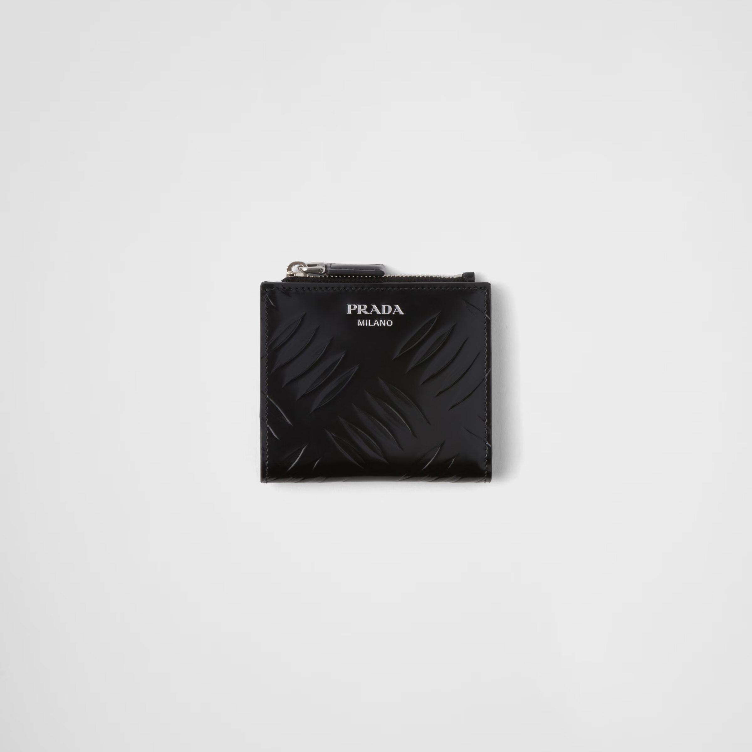 プラダ ブラッシュドレザー 財布  素材:レザー 色:ブラック