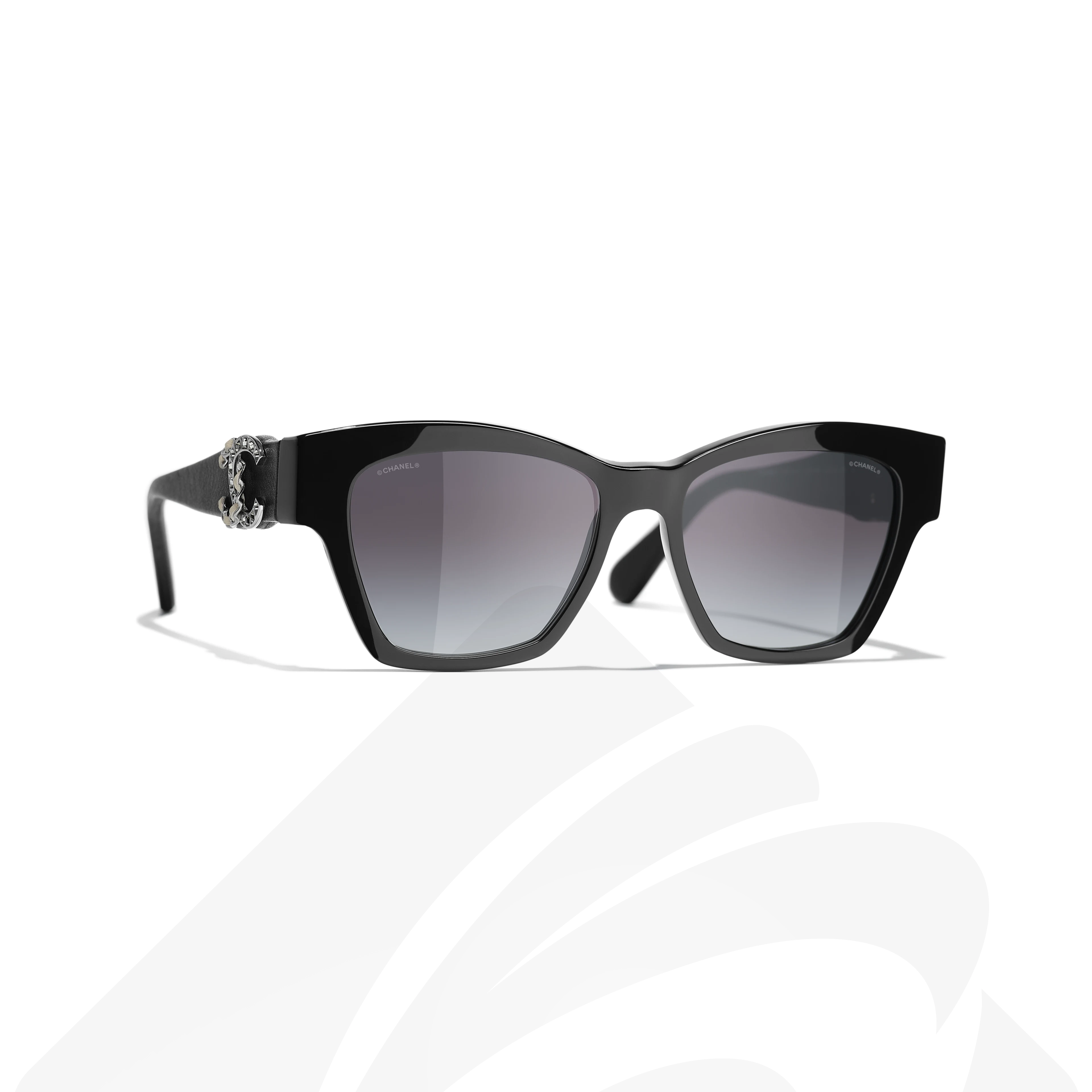 シャネル キャッツアイ シェイプ アイウェア  素材:ブラックレンズ:グレー、グラディエント 色:アセテート