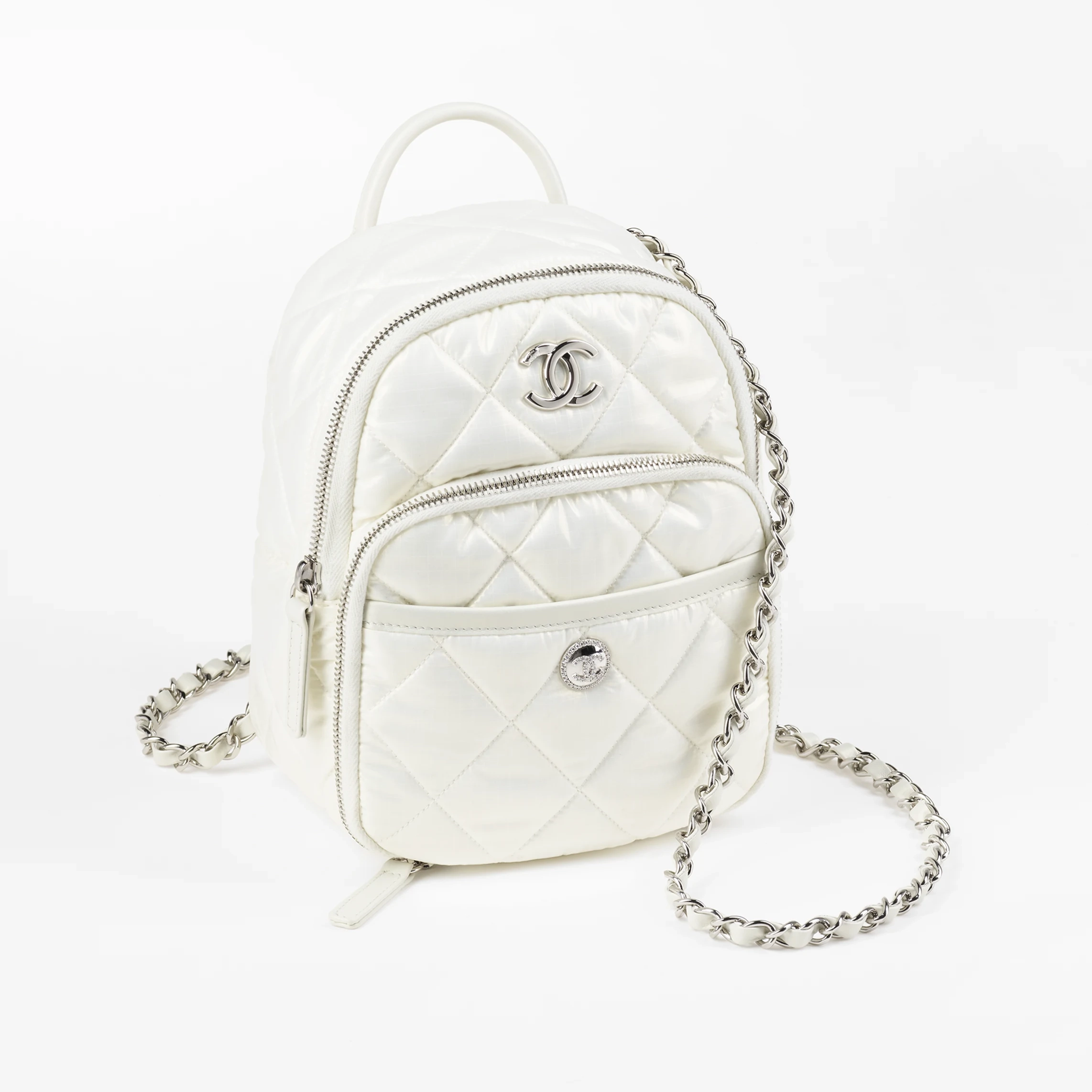 シャネル バックパック 素材:ナイロン 色:ホワイト
ブラック