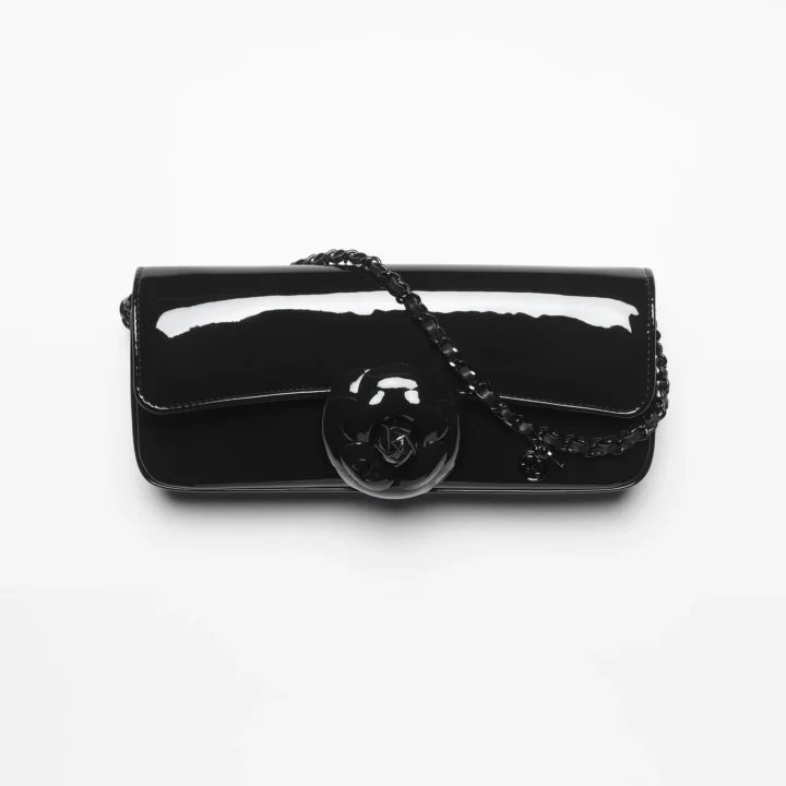 シャネル クラッチ バッグ  素材:パテント カーフスキン 色:ブラック