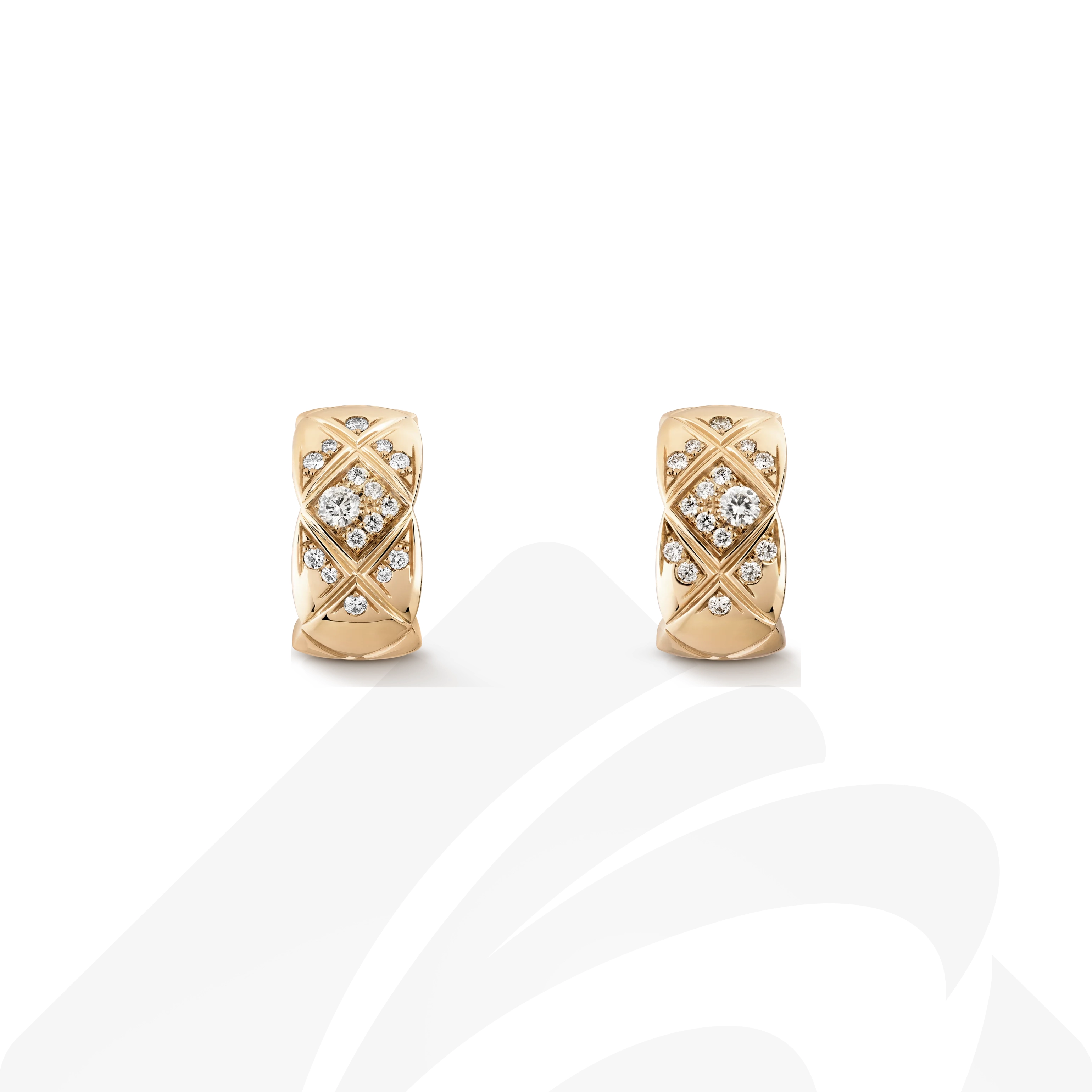 シャネル ココ クラッシュ コレクション イヤリング  素材:18Kベージュゴールド、ダイヤモンド/18Kホワイトゴールド、ダイヤモンド 色:ベージュゴールド/ホワイトゴールド