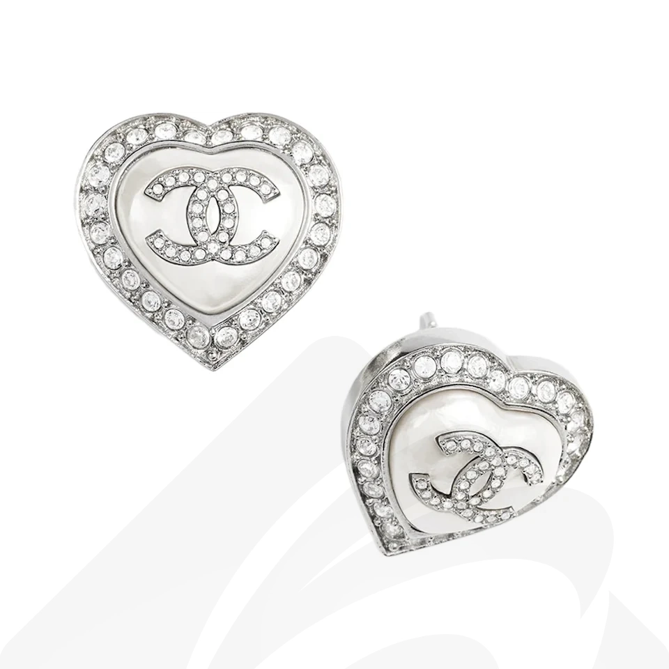 シャネル ハート ピアス  素材:メタル & ストラス 色:シルバー、ホワイト & クリスタル