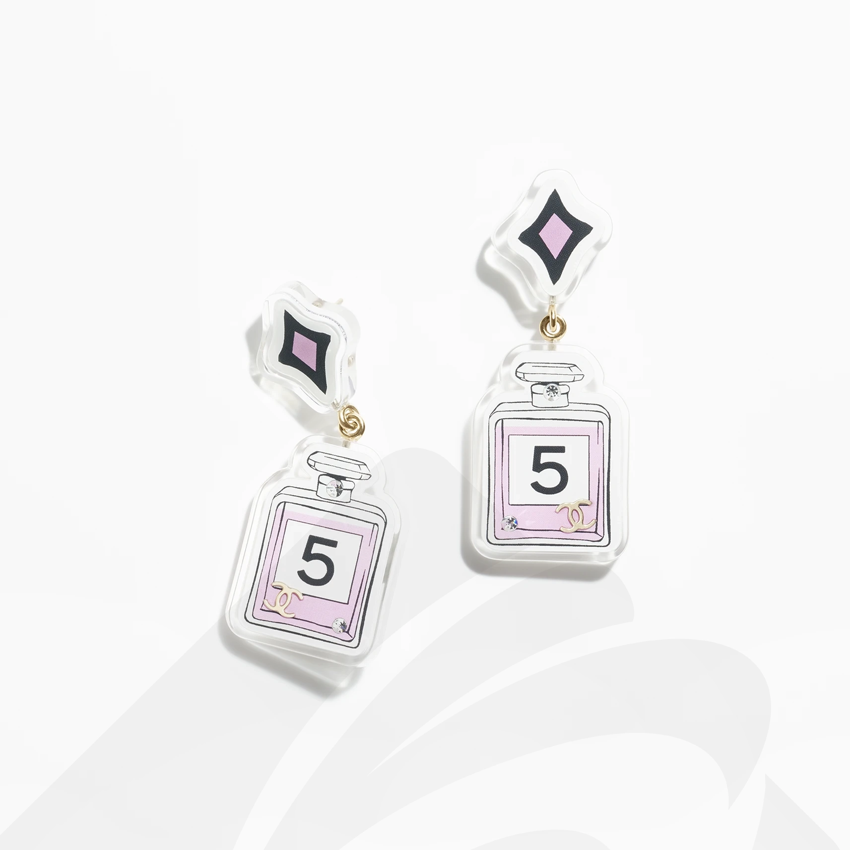 シャネル N°5 ピアス  素材:メタル、レジン & ストラス 色:ゴールド、ピンク、ブラック & クリスタル