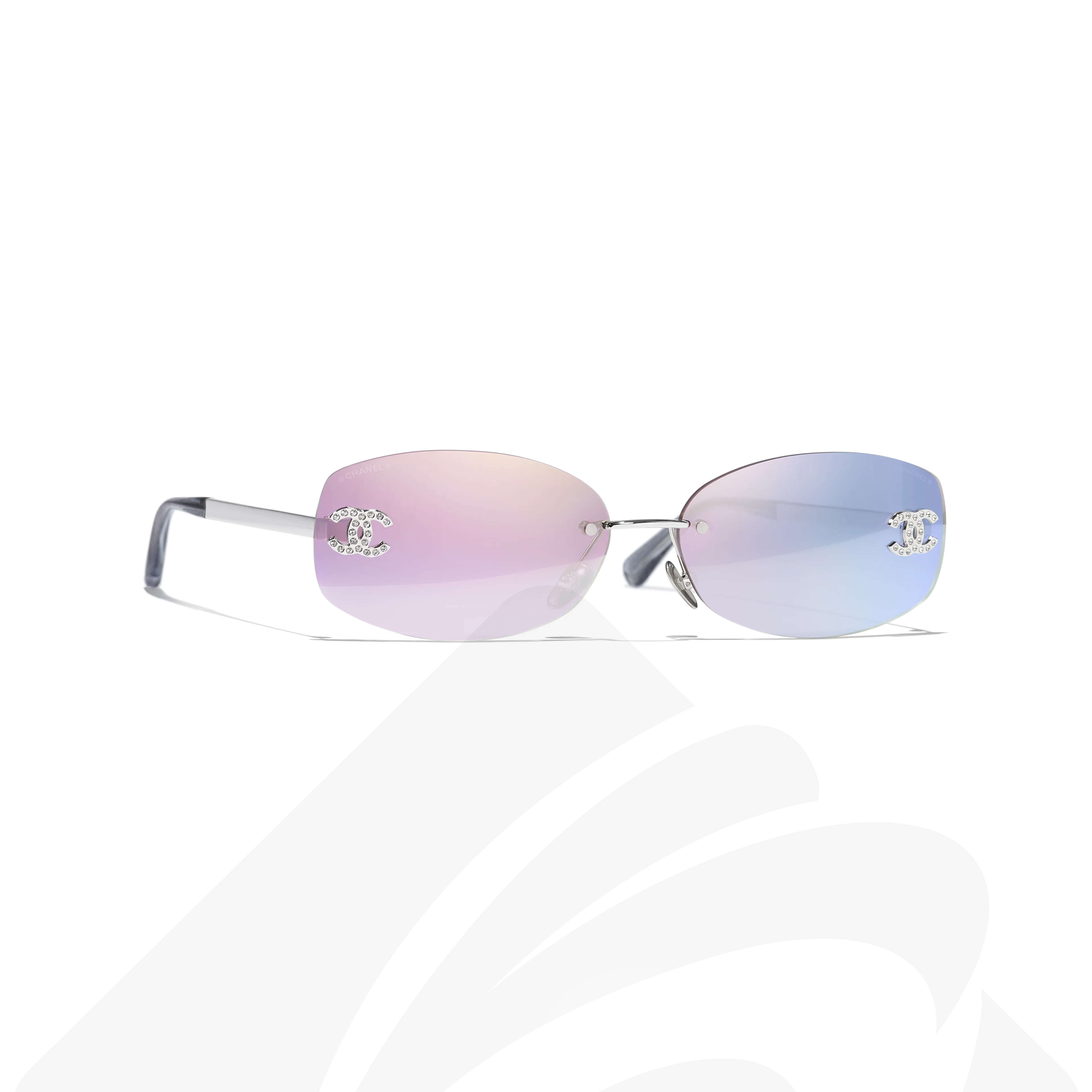 シャネル オーバル シェイプ アイウェア  素材:シルバーレンズ:ピンク、ミラー 色:メタル