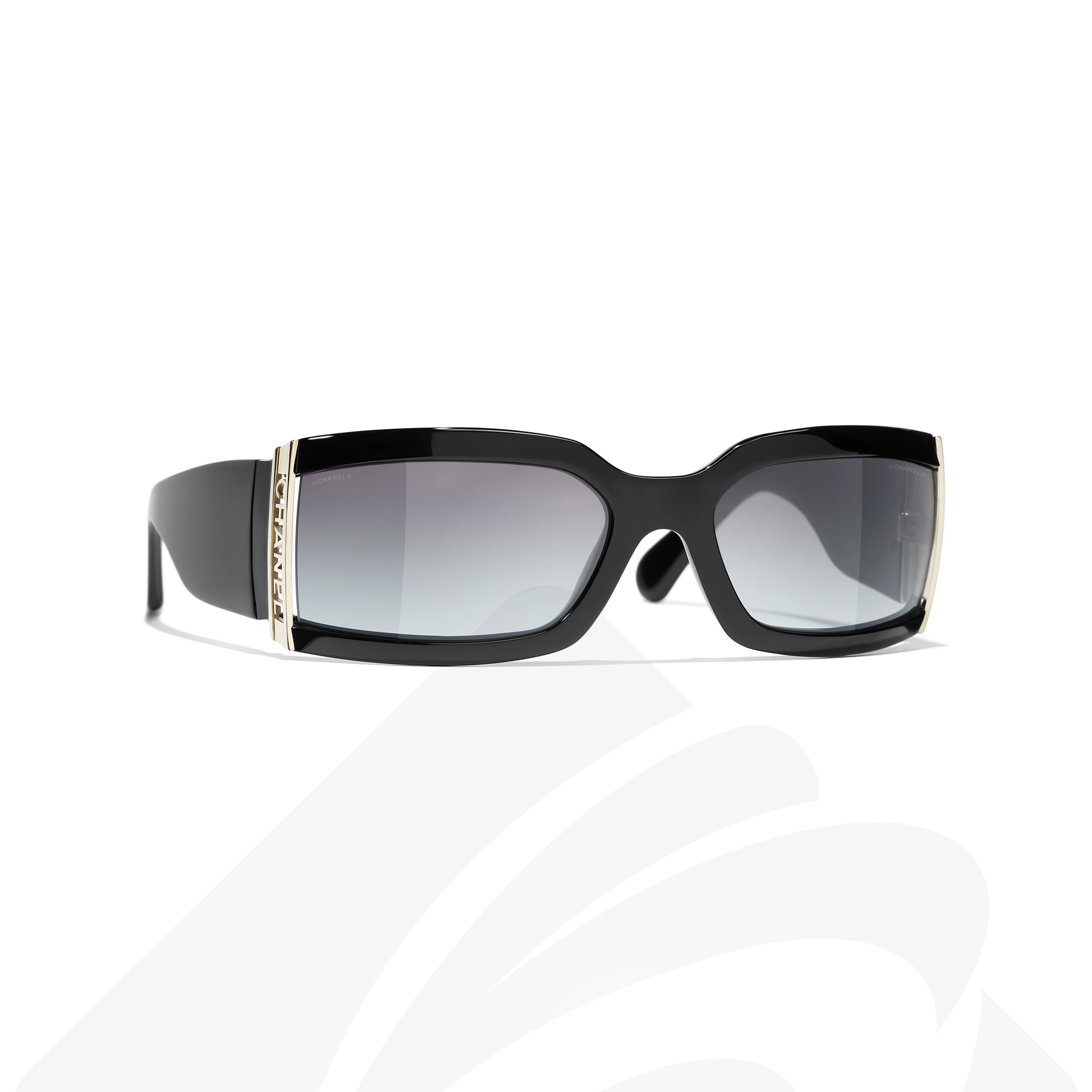 シャネル レクタングル シェイプ アイウェア  素材:ブラックレンズ:グレー、グラディエント 色:アセテート & メタル