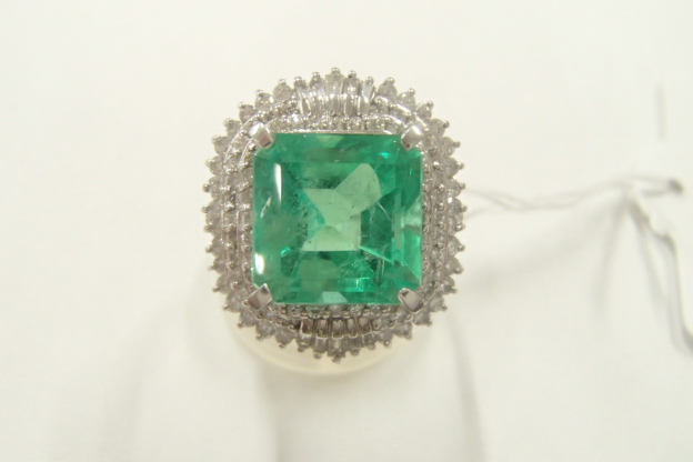 pt900　エメラルド　4.82ct　ダイヤ　1.00ct　8.7g