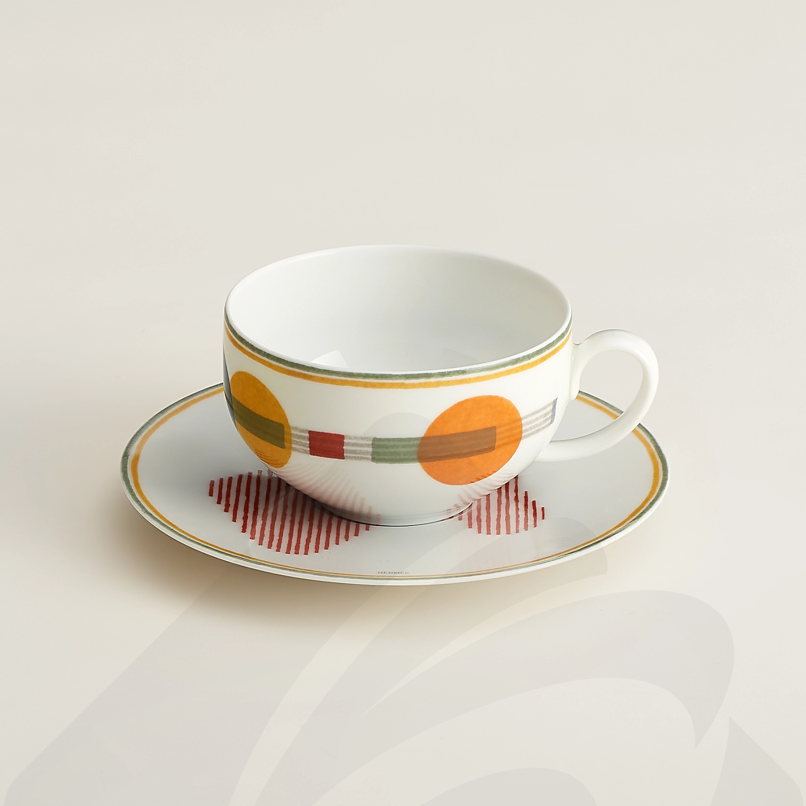 エルメス ティーカップ&ソーサー 〈ソー・エルメス〉 素材:ポーセリン 色: