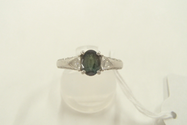 アレキサンドライト　Pt900（0.64ct/0.46ct）総重量5.4ｇ