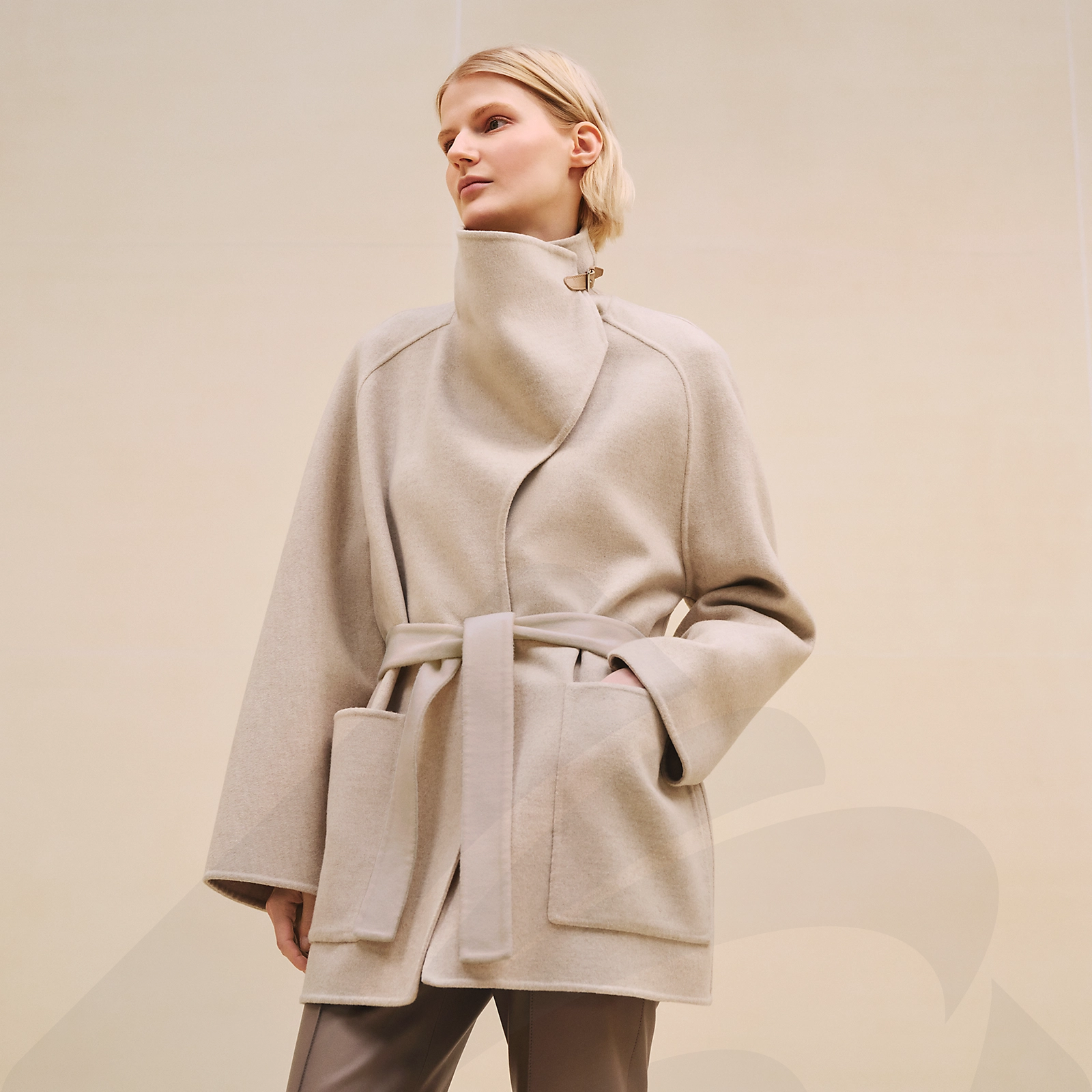 エルメス ブランケットコート  素材:カシミヤ 100% 色:ベージュ・ナチュレル/ブルー・ノワール