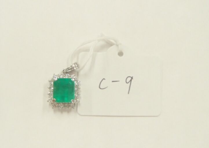 プラチナ900 エメラルドトップ 4.5g  エメラルド3.93ct ダイヤ0.75ct