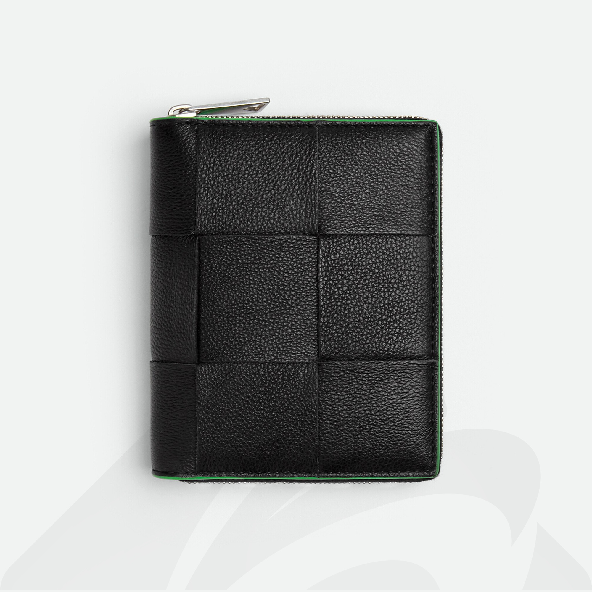 ボッテガヴェネタ  カセット ジップアラウンドウォレット  素材:カーフスキンレザー 色:ブラック/パラキート