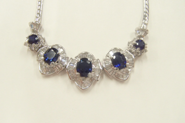 サファイアネックレス　pt900　pt850　2.00ct　1.00ct　　15.1ｇ