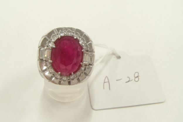 pt900 ルビー　親石4.55ct メレダイヤ1.45ct　36g　リング  