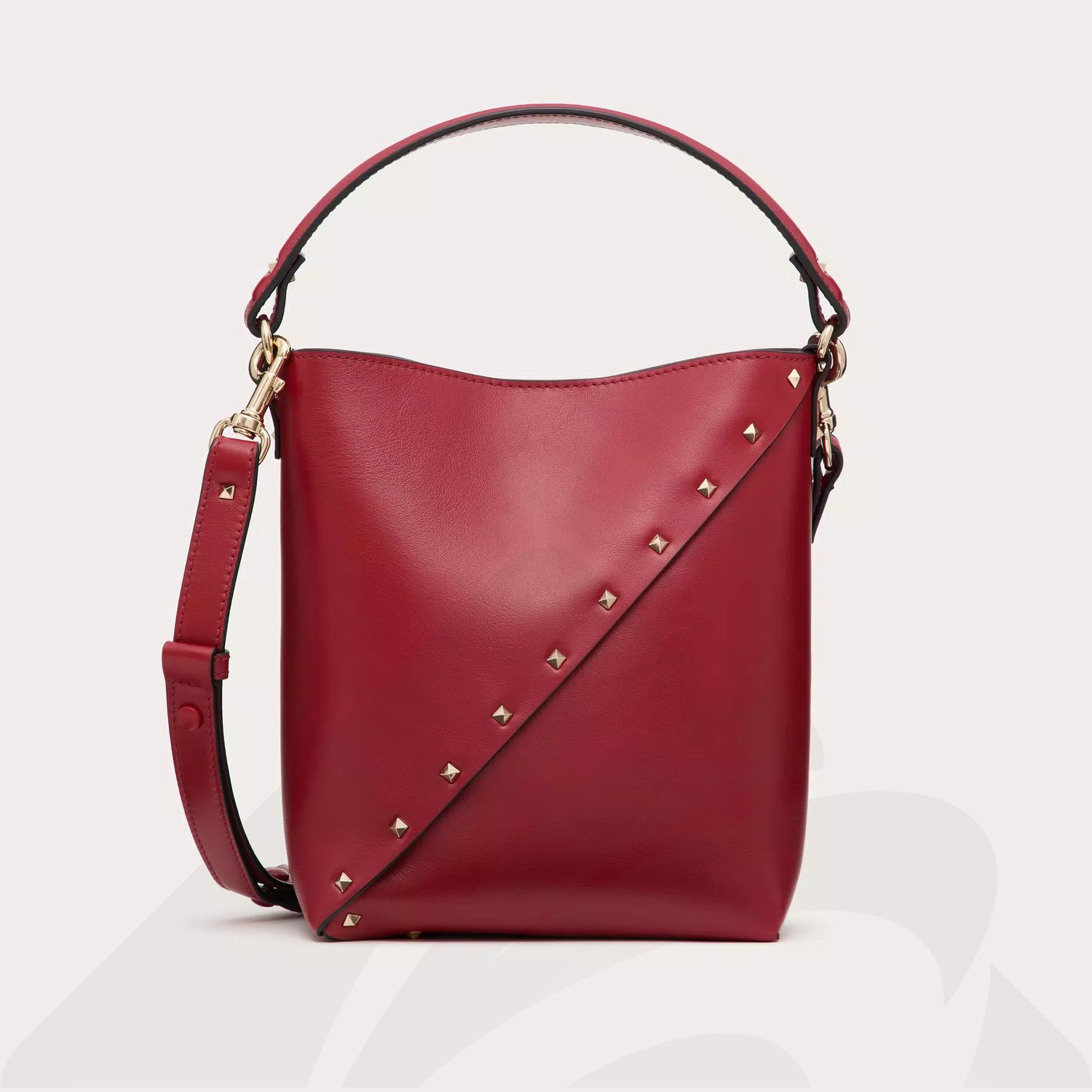 ヴァレンティノ ヴァレンティノ ガラヴァーニ ロックスタッズ ウィスピー カーフスキン 素材: 色:ロッソ