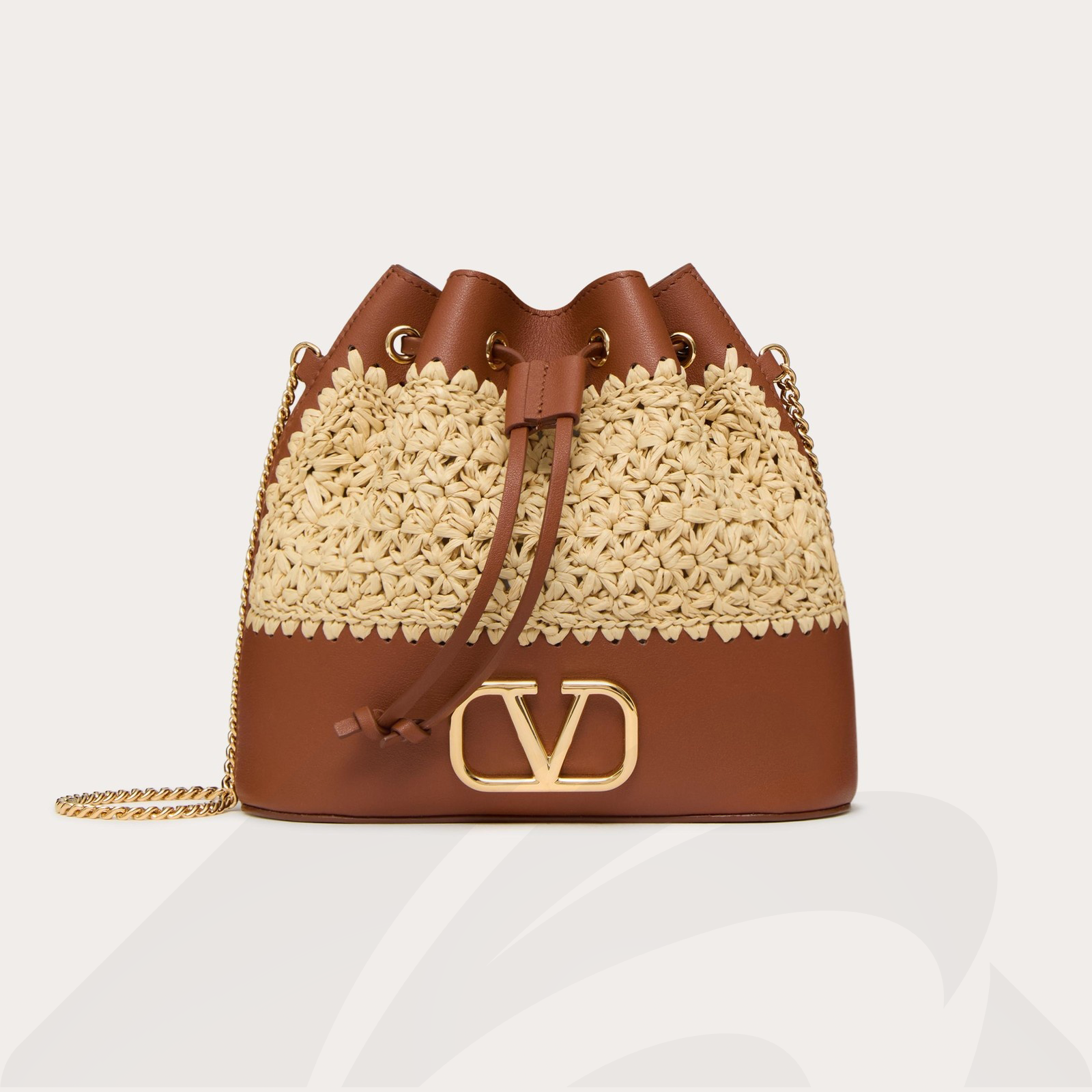 ヴァレンティノ Vロゴ シグネチャー チェーン ラフィア ミニ 素材: 色:ナチュラル/サドルブラウン