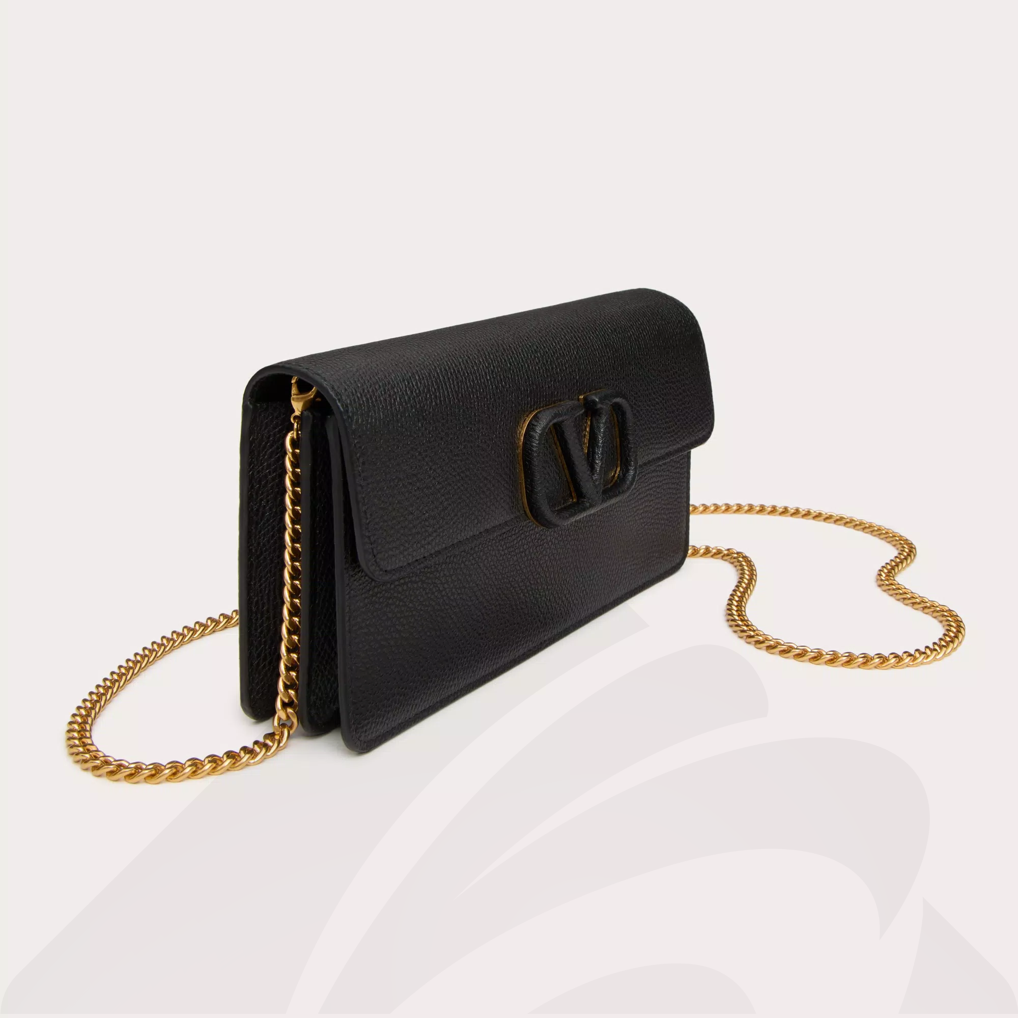 ヴァレンティノ Vロゴ シグネチャー グレインカーフスキン チェーンウォレット 素材:-- 色:ブラック