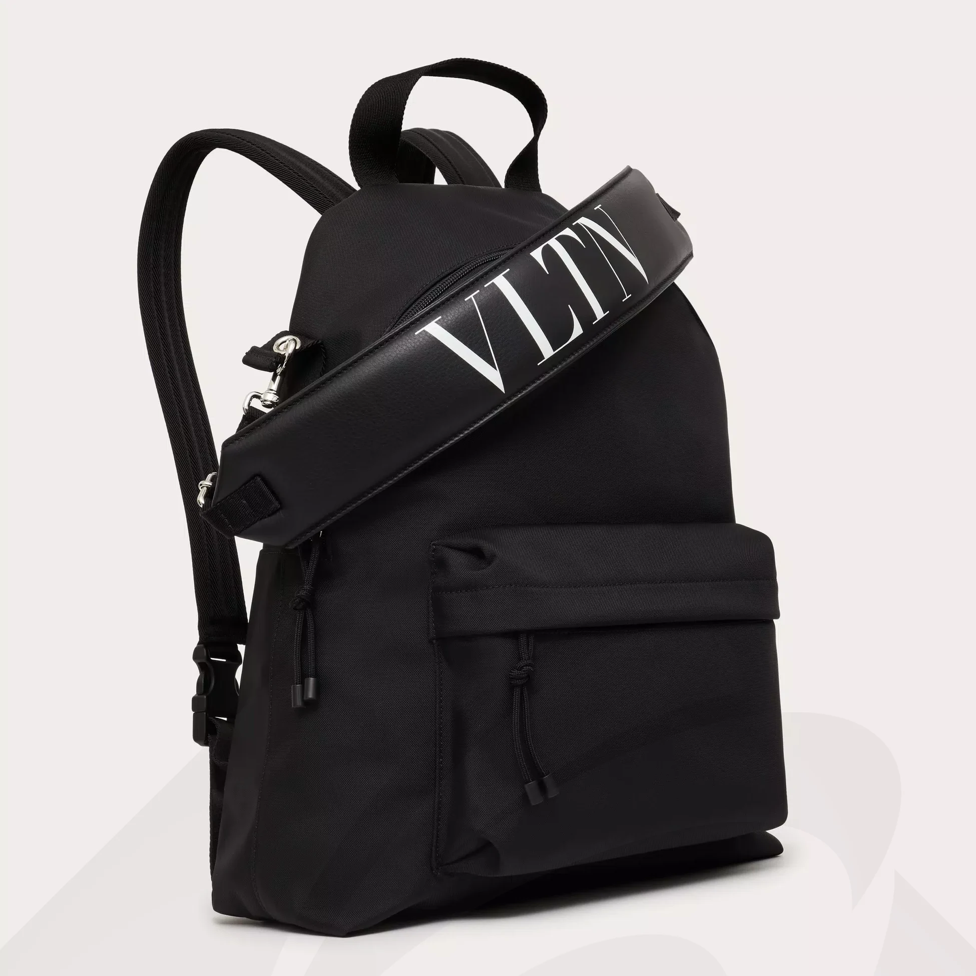 ヴァレンティノ VLTN ナイロン 素材: 色:ブラック