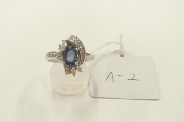 pt900 サファイア リング　8.2g　親石 1.28ct　メレダイヤ 0.40ct　