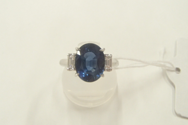 Pt900　サファイア　5.1g　3.68ct　D0.21ct