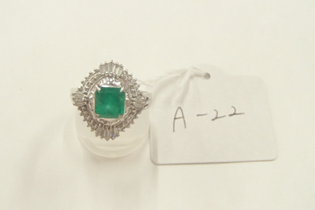 Pt900　エメラルド　7.6g　1.13ct　0.38ct