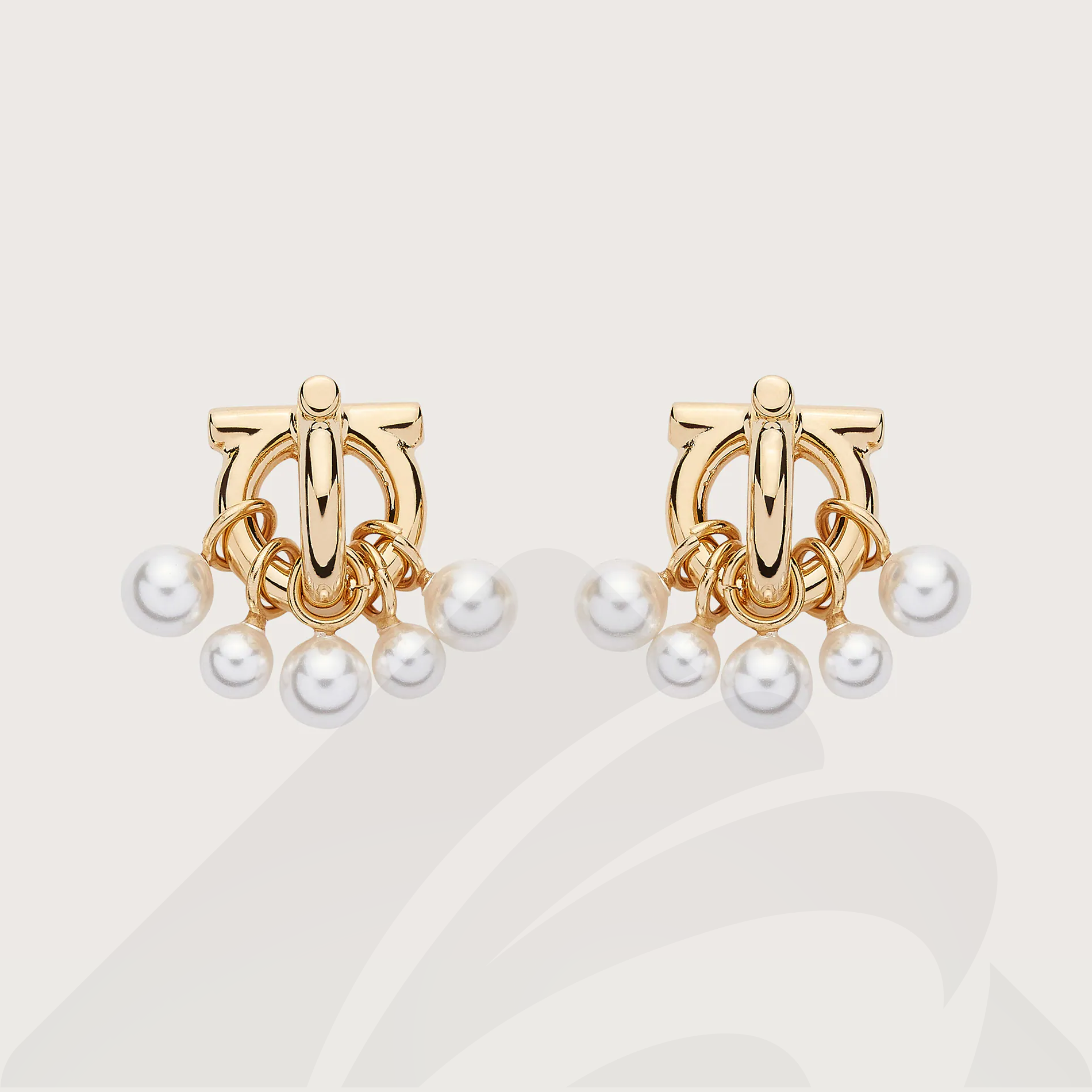 フェラガモ ガンチーニ 3Dパールピアス  素材:真鍮/パール 色:ゴールド