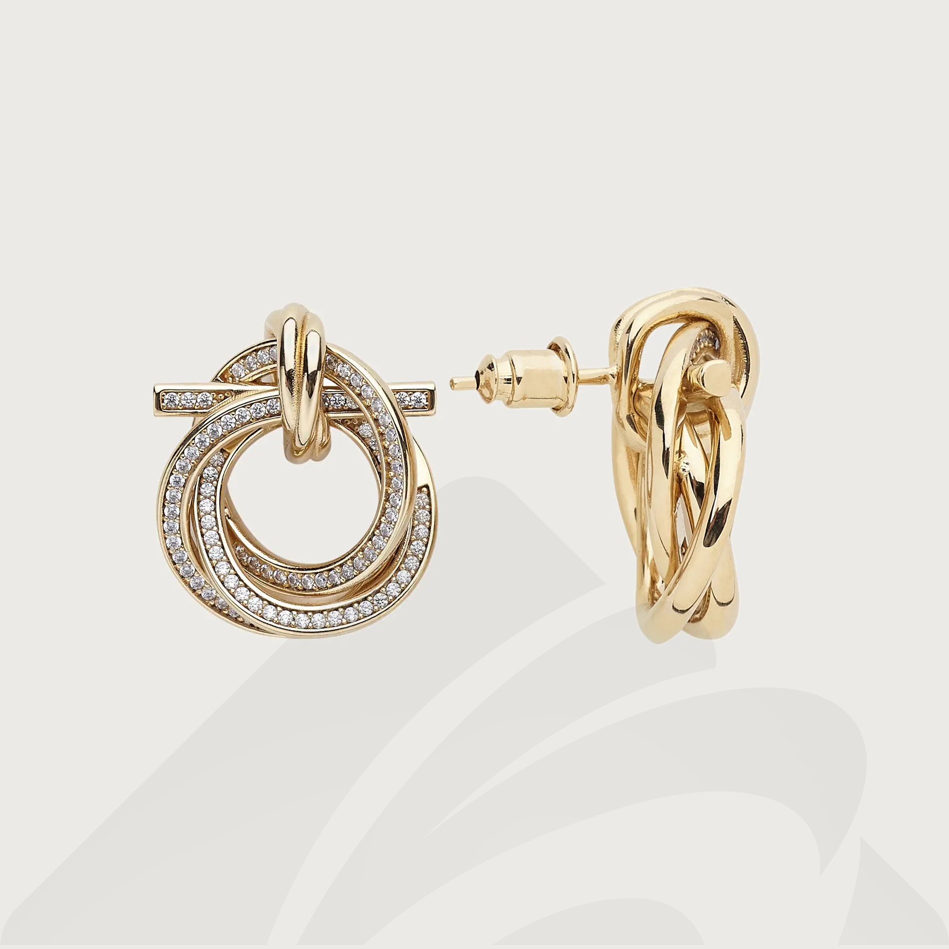 フェラガモ ツイスト ガンチーニ クリスタルピアス  素材:クリスタル/真鍮 色:ゴールド/クリスタル