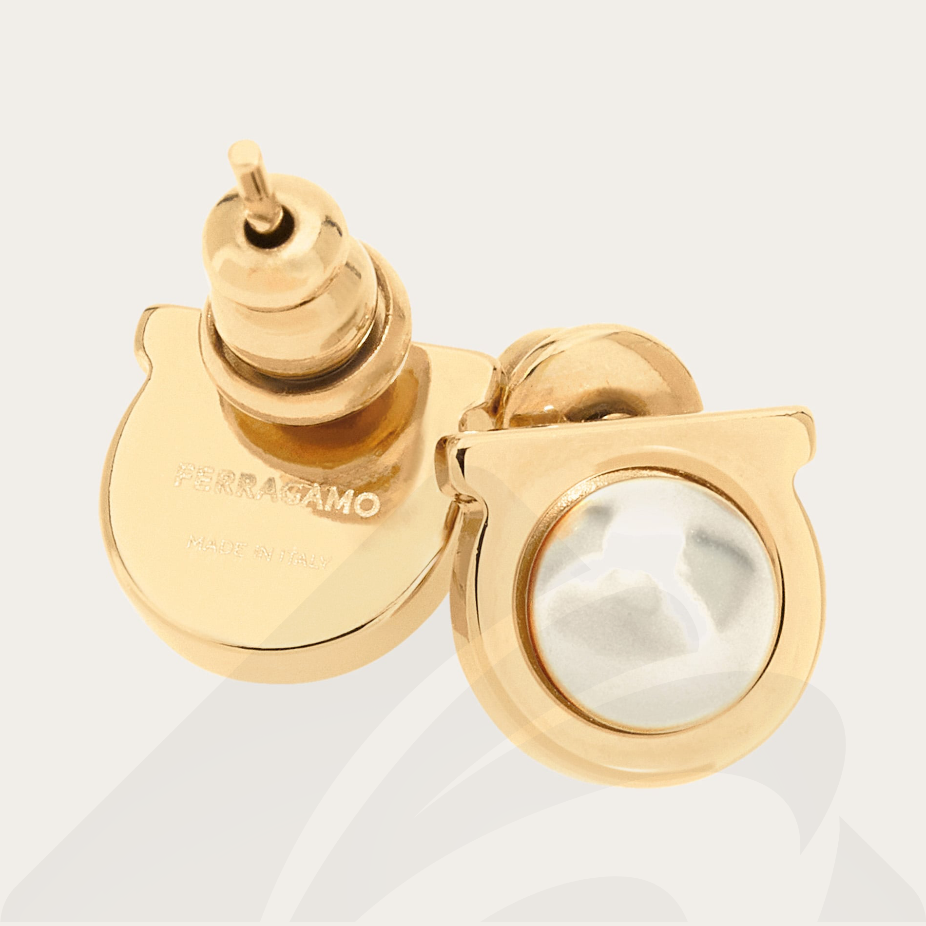 フェラガモ ガンチーニ パールピアス  素材:クリスタル/真鍮 色:ゴールド