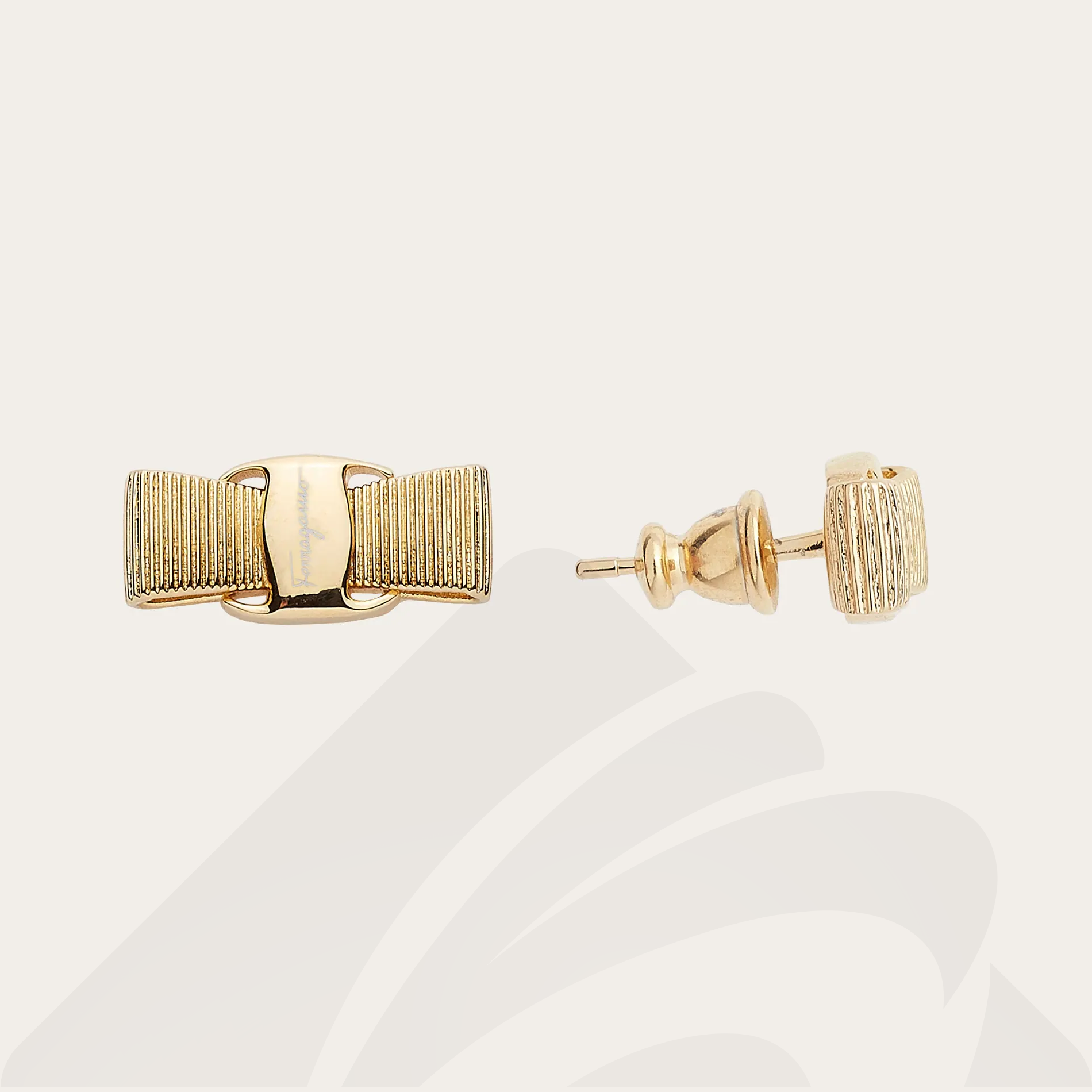 フェラガモ ヴァラ ピアス  素材:真鍮 色:ゴールド