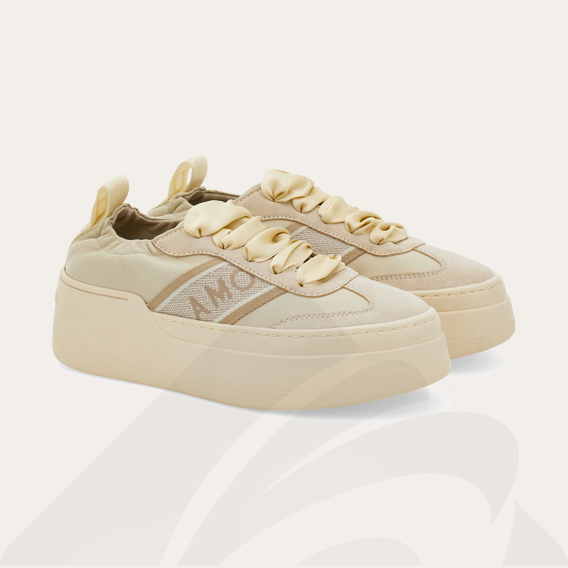 フェラガモ ウェッジソール スニーカー  素材:ラムレザー/スエードカーフ 色:オフホワイト