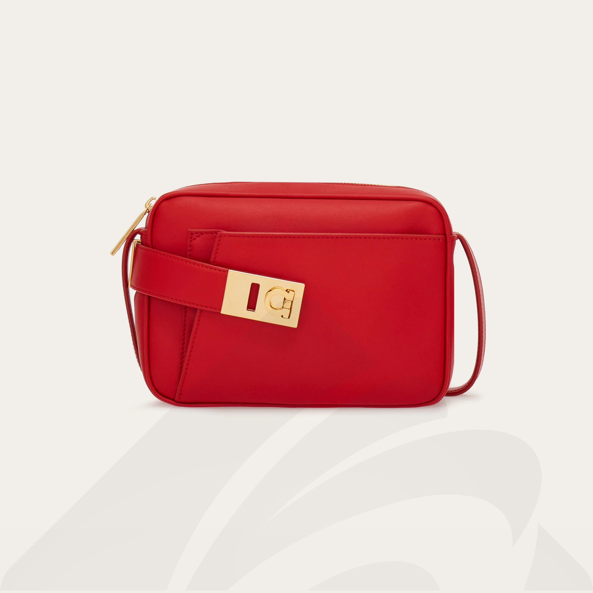 フェラガモ カメラバッグ(S)  素材:カーフ 色:フレイムレッド