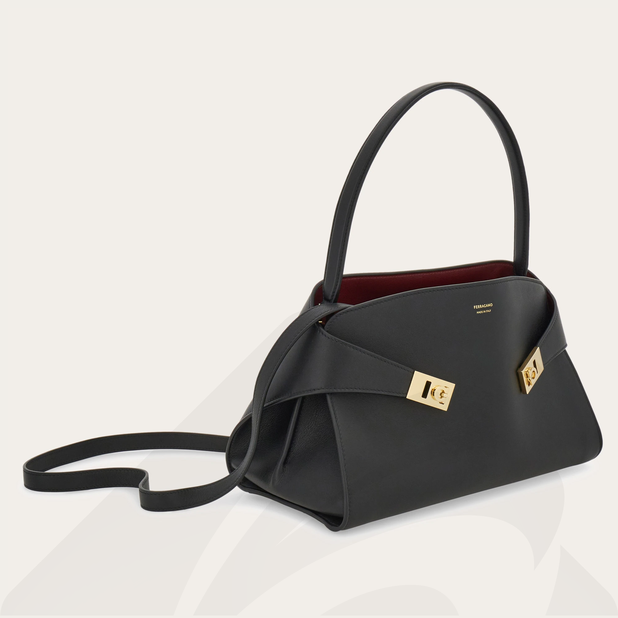フェラガモ Hug ソフト バイカラー ショルダーバッグ(M)  素材:カーフ 色:ブラック