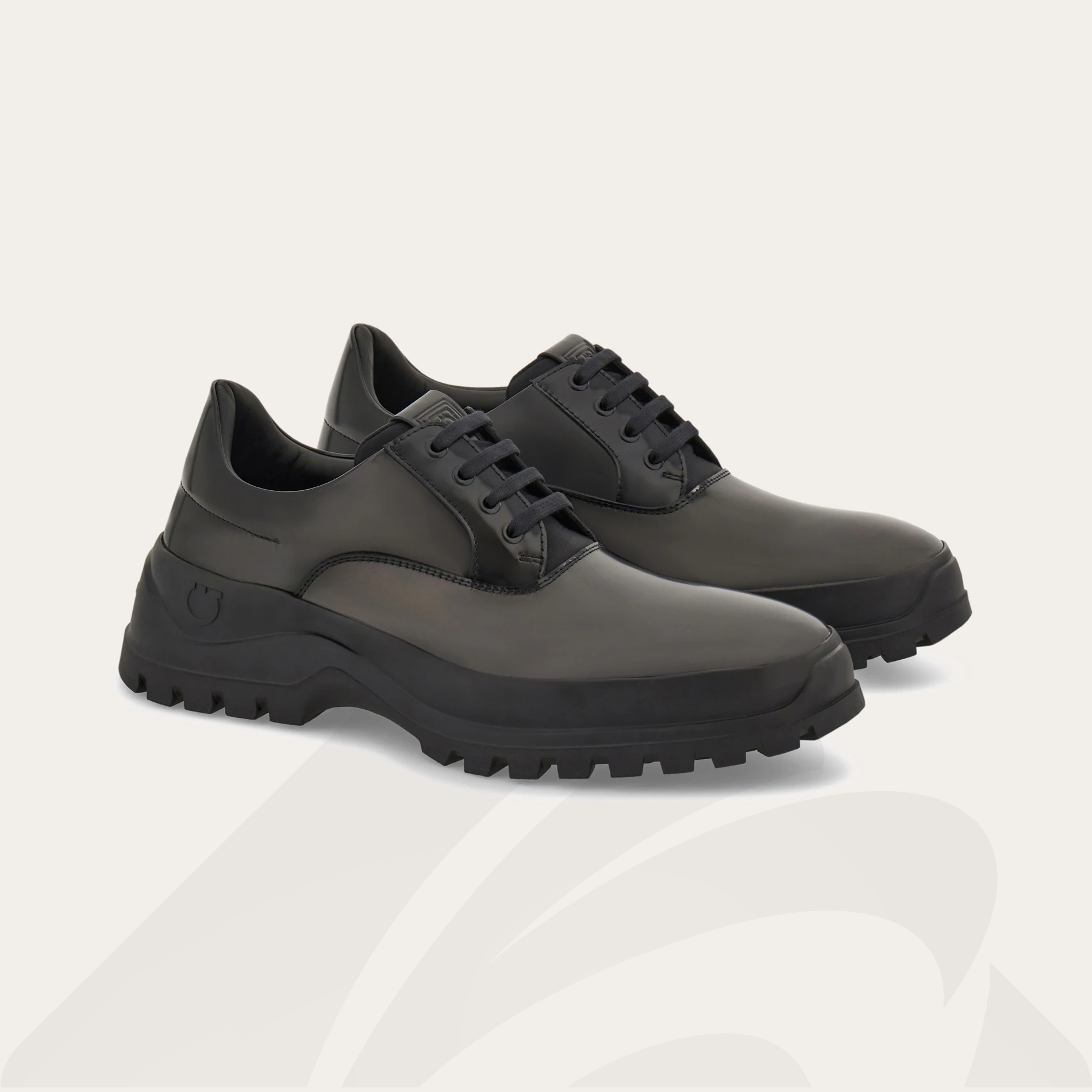 フェラガモ レースアップ  素材:カーフ 色:ブラック