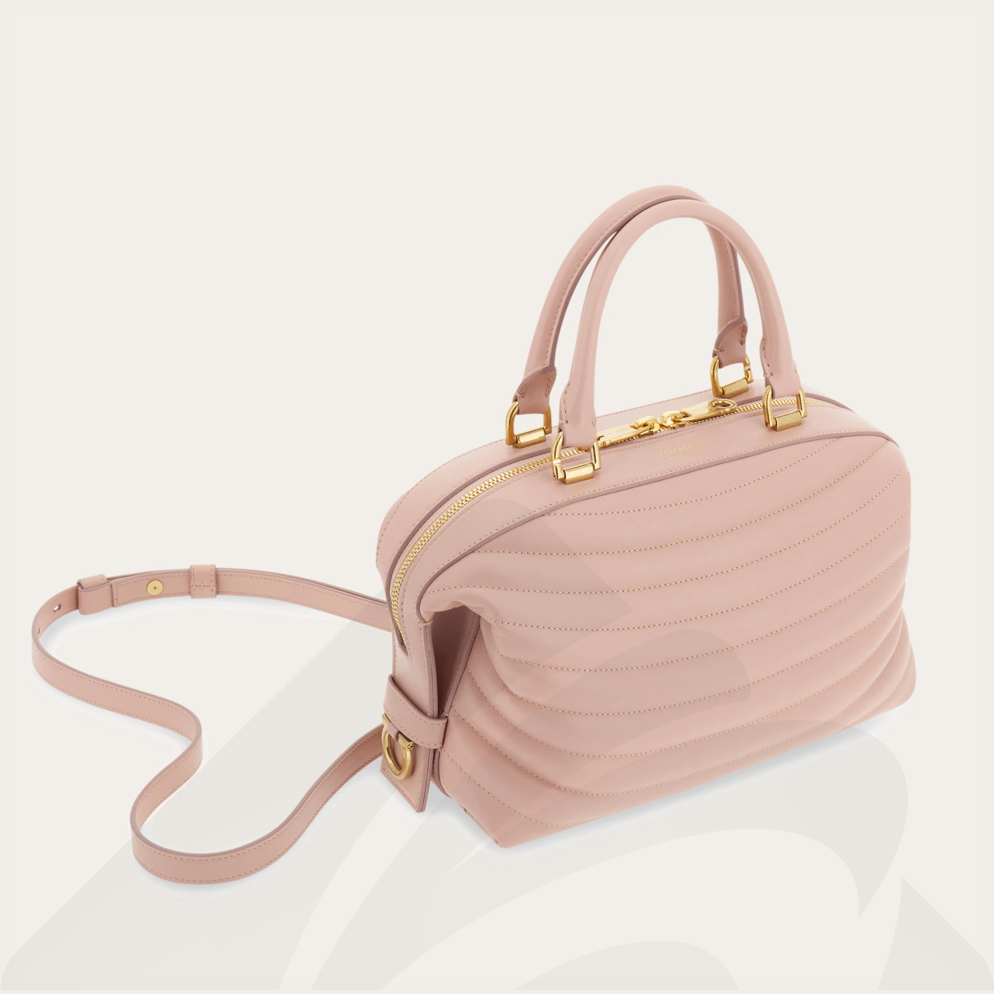 フェラガモ キルティング ボウリングバッグ  素材:カーフ 色:ローズ