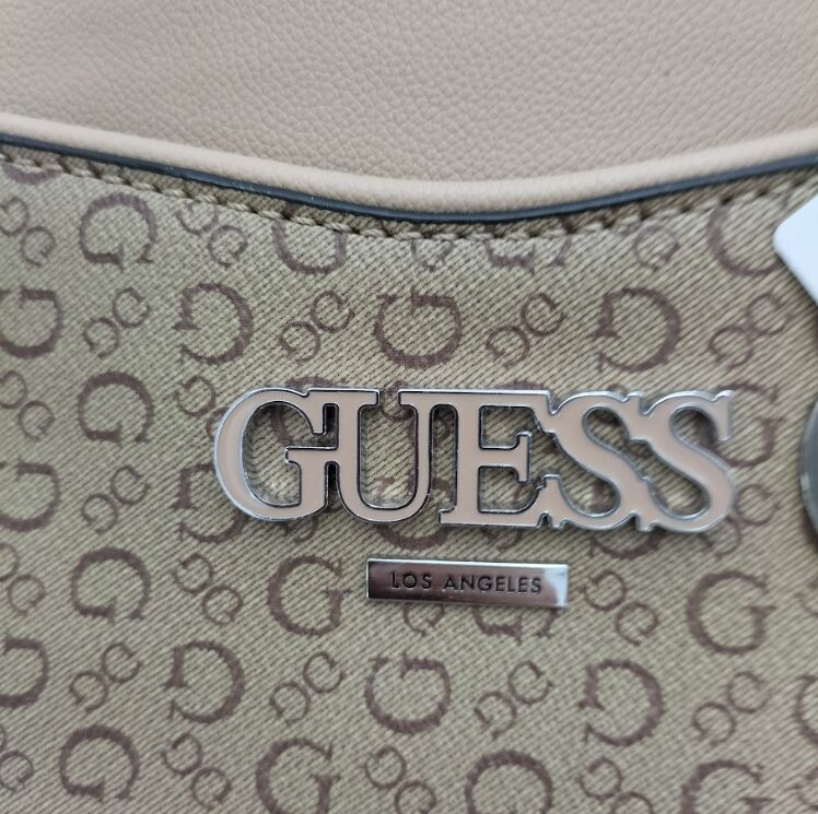 GUESS　トートバッグ　ベージュ