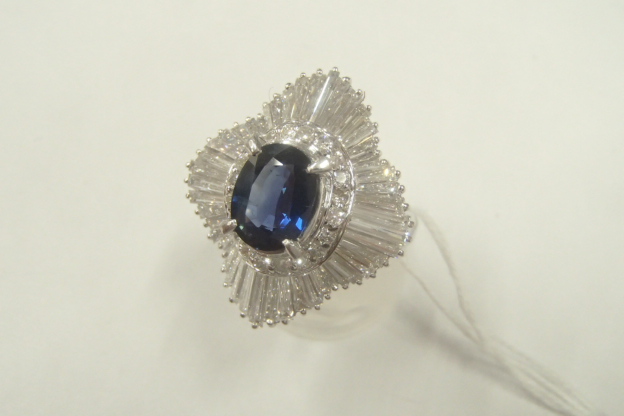 Pt900　サファイア　11.4g　ｓ2.34ct　メレ2.63ct　リング