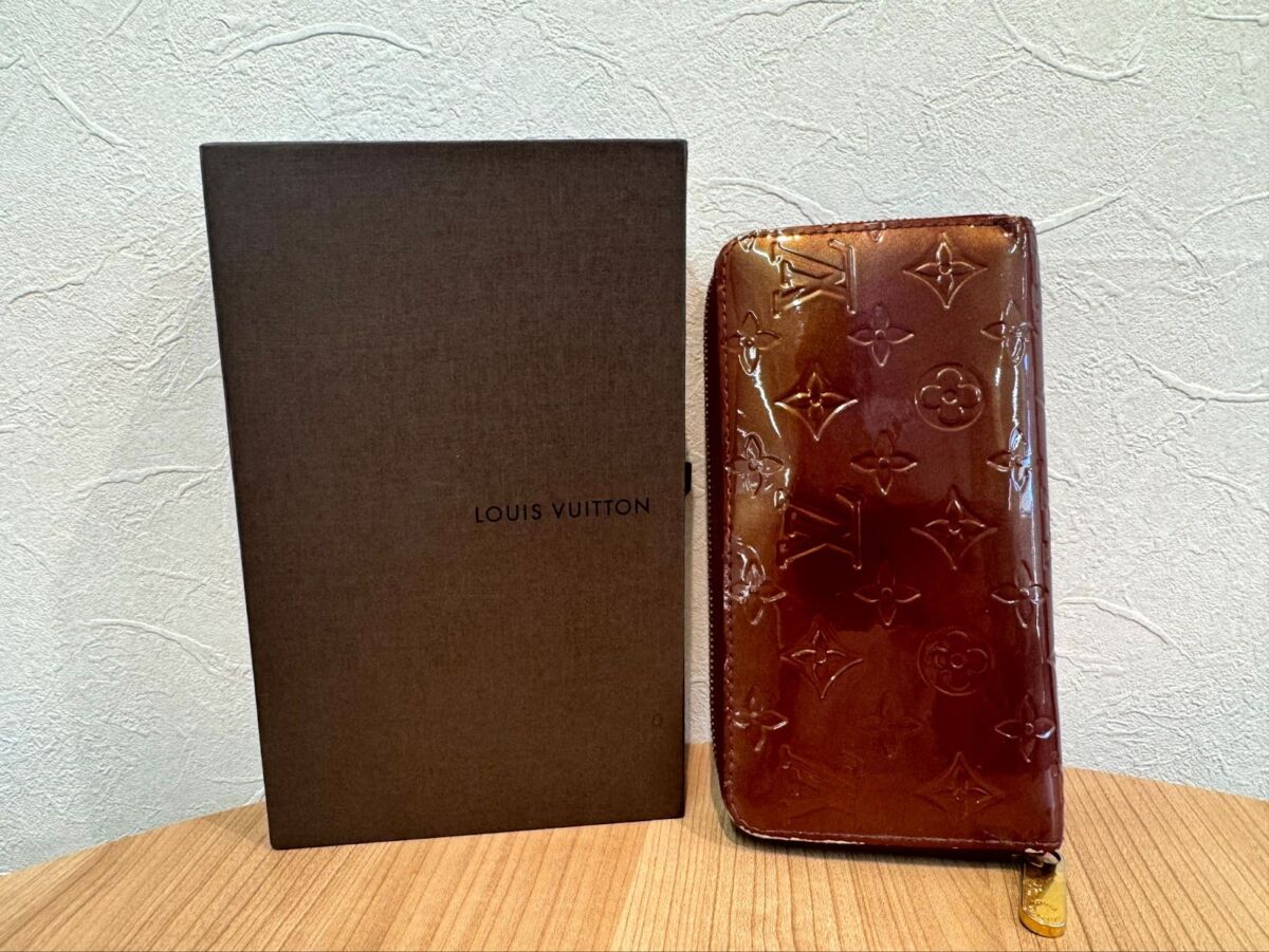 LOUIS VUITTON【ルイ・ヴィトン】M90152 ポルトフォイユ・サラ モノグラム・ヴェルニ アマラント 長財布 ウォレット