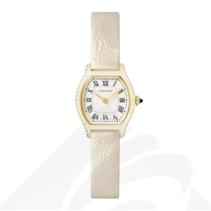カルティエ Tortue watch  素材:イエローゴールド 色:ホワイトオパライン
