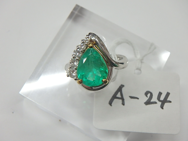 Pt900 K18 コンビ2.35ct エメラルドリング