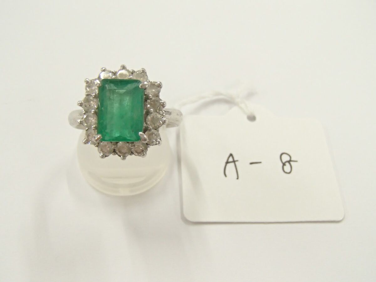 Pt900 エメラルド 総重量9.4g E2.43ct D1.10ct