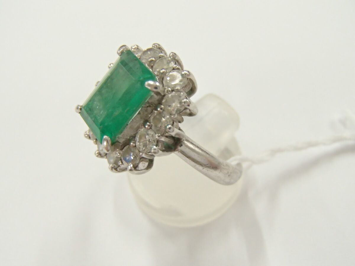 Pt900 エメラルド 総重量9.4g E2.43ct D1.10ct