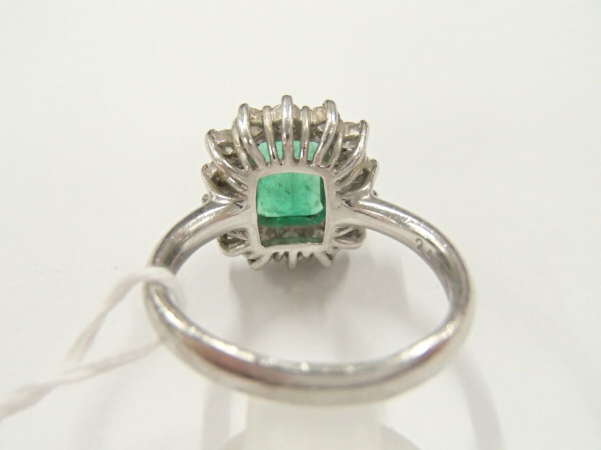 Pt900 エメラルド 総重量9.4g E2.43ct D1.10ct
