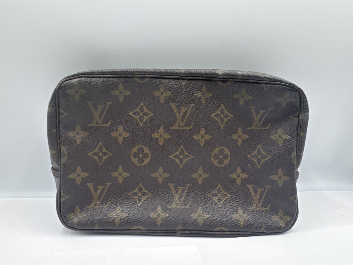 LOUIS VUITTON 【ルイ・ヴィトン】 M47522 トゥルース・トワレット28 881NO モノグラム・キャンバス