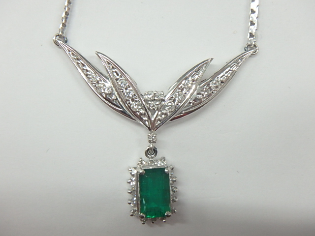 pt900 エメラルド　ネックレス　 13.7g 親石1.00ct メレ0.44ct 