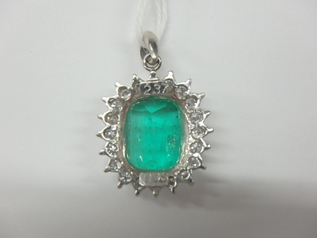 エメラルド2.37ct メレダイヤ0.35ct Pt900 ペンダントトップ