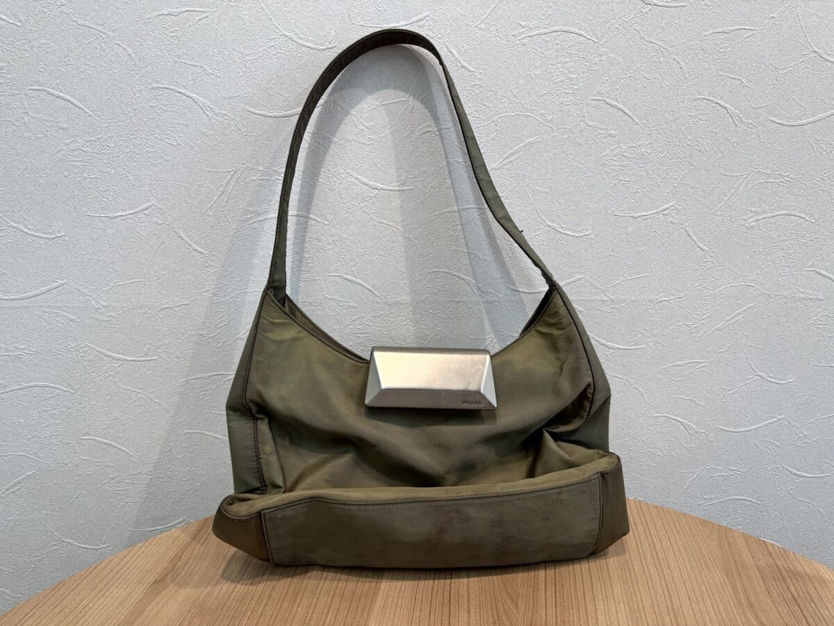 PRADA　プラダ　カーキ　ショルダーバッグ