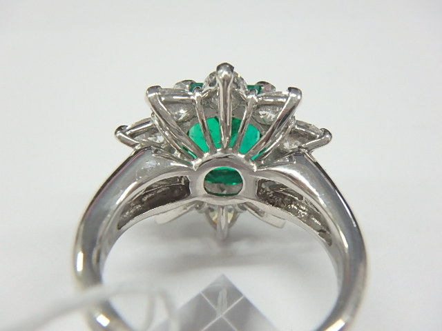 pt900 エメラルドリング 重量9.9g E2.19ct D1.97ct 